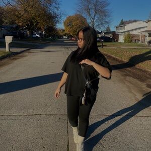 Meet your Posher, Ziare